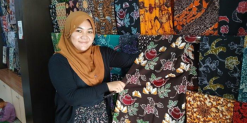 Gen Z Nurul Kembangkan Batik Tegal Lewat Inovasi dan Digitalisasi